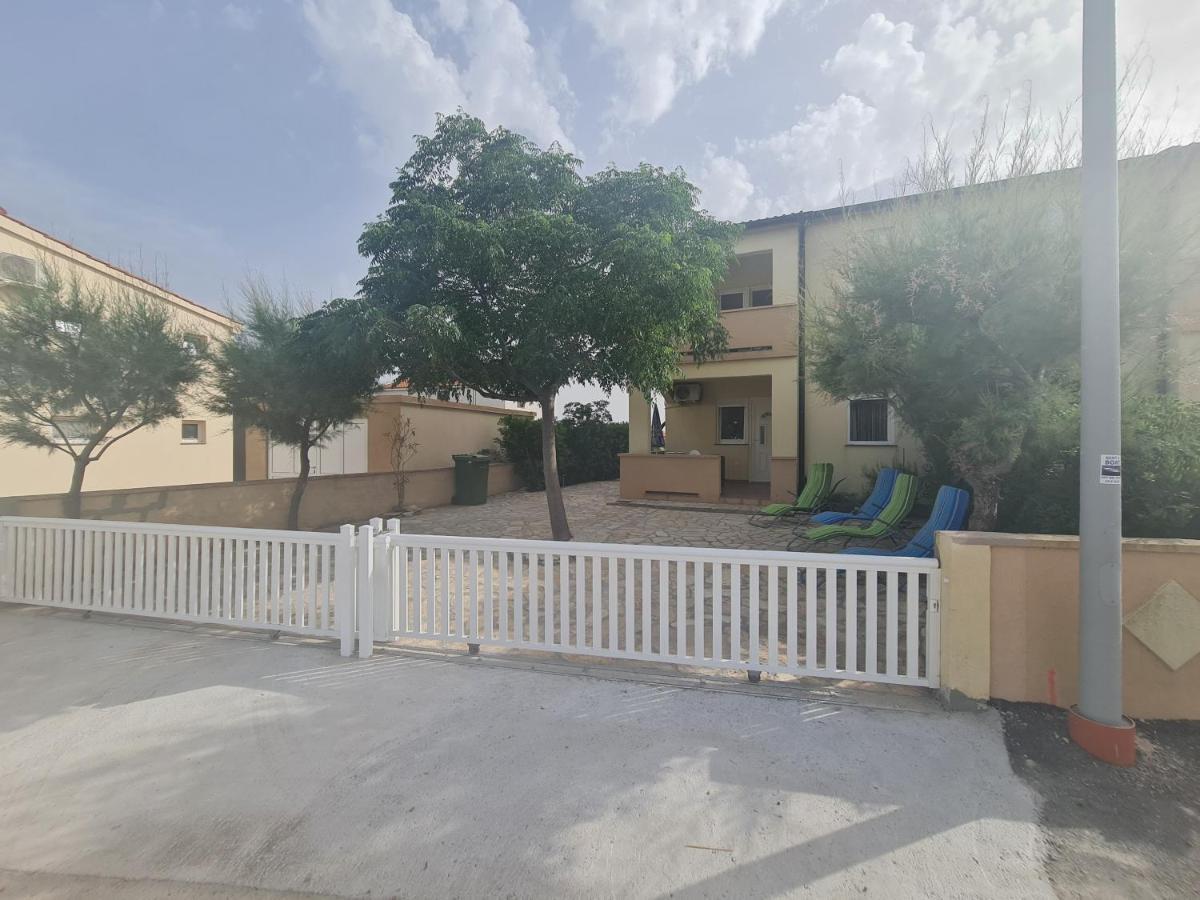 Apartman ˝Abaza˝ Vir Exteriér fotografie